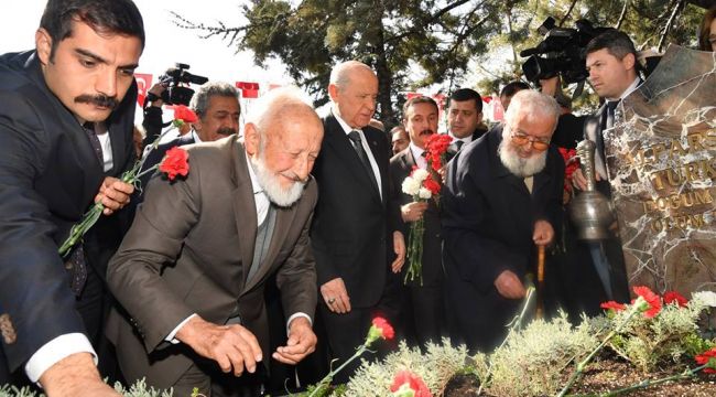Ülkücü Hareket, Başbuğ Alparslan Türkeş'i vefatının yıl dönümünde Beştepe'de andı.