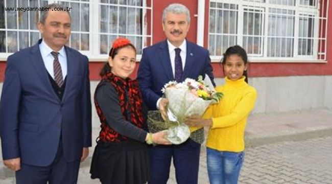Valimiz Okullarda İncelemelerde Bulundu