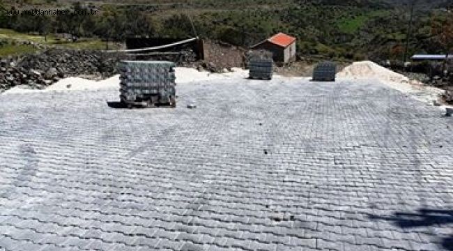 YUNUSEMRE'DE 10 MAHALLEDE KİLİTLİ PARKE TAŞI ÇALIŞMASI