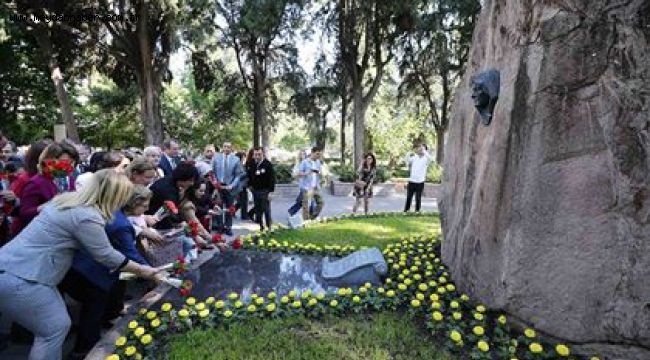  Anneler Günü'nde Zübeyde Ana'ya koştular 