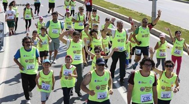 Anneler Günü'nde Zübeyde Ana'ya koştular