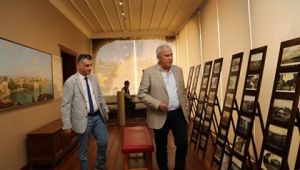  Atay, Koç Üniversitesi Suna – İnan Kıraç Müzesi'ni Ziyaret Etti