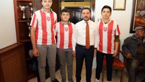 BAŞKAN ARI'DAN GENÇLERİN VE ÇOCUKLARIN İSTEKLERİNE HIZLI ÇÖZÜM