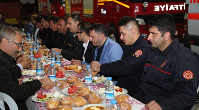 BAŞKAN BİLGİN İTFAİYE PERSONELİYLE SAHUR YAPTI...