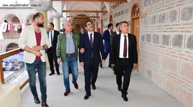 BAŞKAN ÇELİK, KAYMAKAM TURAN'A KURŞUNLU HAN'I TANITTI  