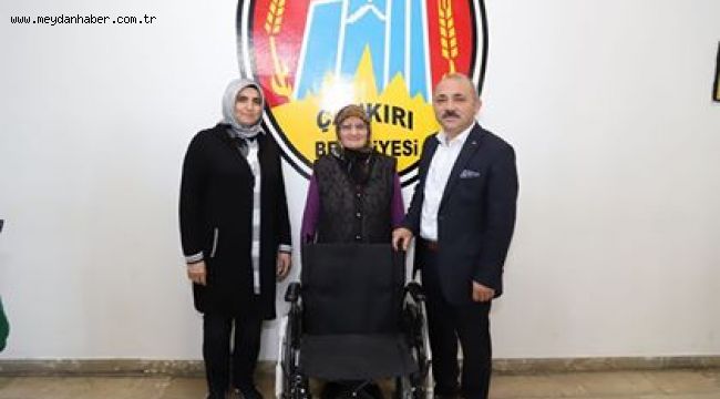 Başkan Esen'den Engelli Vatandaşa Tekerlekli Sandalye