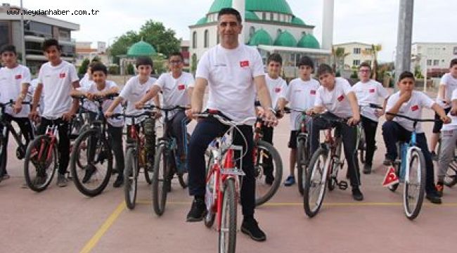 Başkan Kayalar Öğrencilerle Bisiklet Sürdü