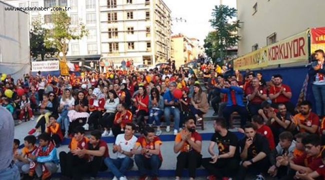 Başkan Yüksel UltraslanVelimeşe Taraftarlarının Programına Katıldı