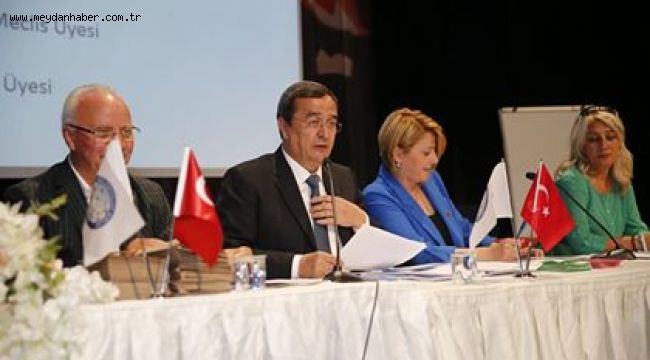 Batur, yeniden Kıyı Ege'nin Başkanı