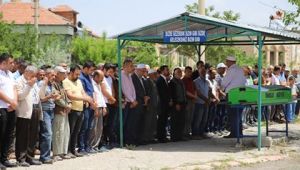 BELEDİYE BAŞKANI ARI, İNALLI KÖYÜNDE AKRABASININ CENAZESİNE KATILDI