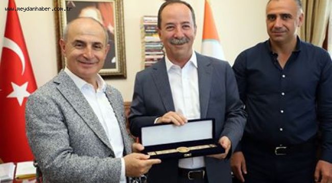  Belediyeciliğin 'Başpehlivanı'na Altın Kemer!