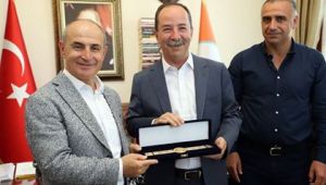  Belediyeciliğin 'Başpehlivanı'na Altın Kemer!