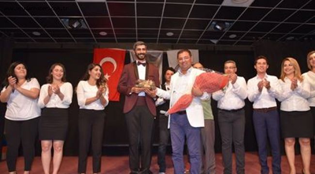 BİZE GÜLMEK LAZIM 3 AYAKTA ALKIŞLANDI