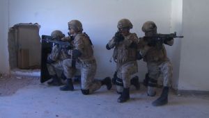 'Dağların erleri' zorlu görevlere Foça Jandarma Komando Okulu'nda hazırlanıyor