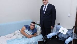 ENGELLİ GENCE BAŞKAN ÖZLÜDEN SÜRPRİZ