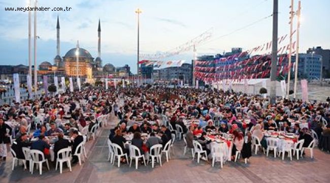 ENGELLİ VATANDAŞLAR TAKSİM MEYDANI'NDA İFTARDA BULUŞTU