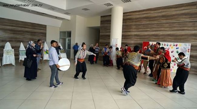 ENGELSİZ YILSONU SERGİSİ AÇILDI