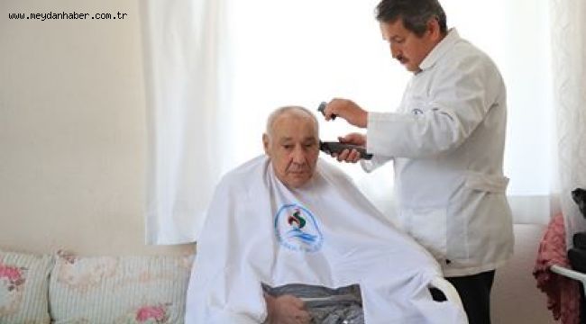 EVDE BERBER HİZMETİ YÜZLERİ GÜLDÜRÜYOR  