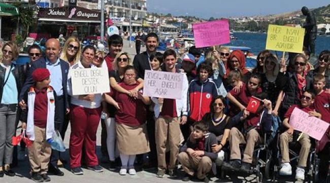 FOÇA'DA ENGELLİLER HAFTASI, FARKINDALIK YÜRÜYÜŞÜ İLE BAŞLADI