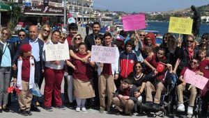 FOÇA'DA ENGELLİLER HAFTASI, FARKINDALIK YÜRÜYÜŞÜ İLE BAŞLADI