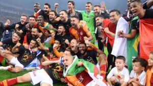 Galatasaray krizler arasında çifte kupaya ulaştı