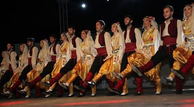 Gaziemir'de halk dansları şöleni