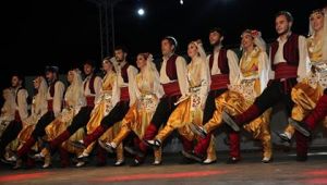 Gaziemir'de halk dansları şöleni