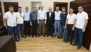 Gümüşkonaklılar'dan Başkan Kurt'a tebrik ziyareti