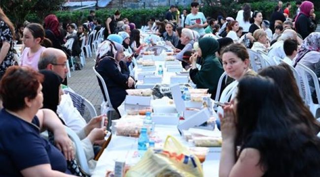 Hekimoğlu Ali Paşa Parkı'nda İftar Coşkusu