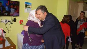 Huzurevinde Anneler Günü Kutlaması