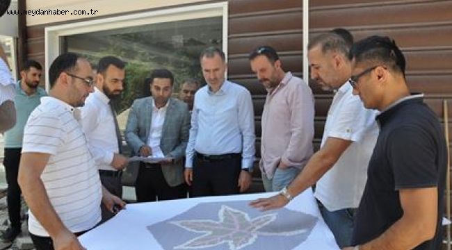 İnegöl Belediyesi, Oylat'ta kullanım ömrünü tamamlamış olan zemin döşemelerini yenileme çalışmalarında sona geldi. Yapılan çalışmayla Oylat yeni bir görünüme kavuşuyor.