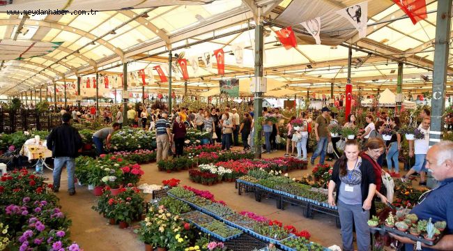 İşte Karşıyaka'nın en güzel balkon ve bahçeleri