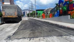 İZMİT'TE BOZUK YOLLAR TAMİR EDİLİYOR