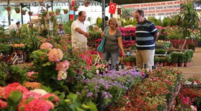Karşıyaka'da en güzel balkon ve bahçeler seçiliyor 