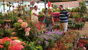 Karşıyaka'da en güzel balkon ve bahçeler seçiliyor 