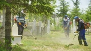 (MEZARLIKLARDA BAYRAM ÖNCESİ TEMİZLİK)