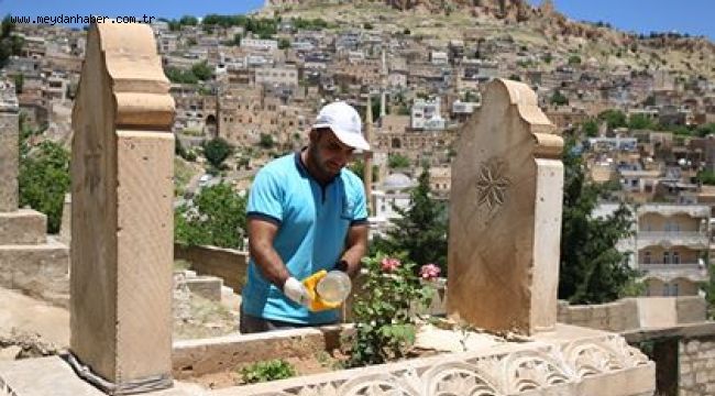 Mezarlıklarda bayram temizliği