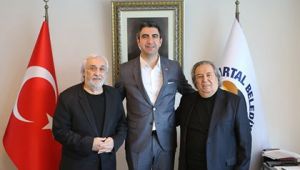 SANATÇI MÜJDAT GEZEN VE AVUKAT CELAL ÜLGEN'DEN BAŞKAN GÖKHAN YÜKSEL'E ZİYARET