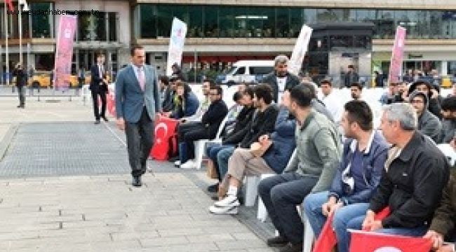 TAKSİM MEYDANI'NDA DEV EKRANDA 'FİNAL FOUR' HEYECANI