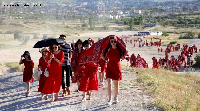 Türkiye tatili ile ödüllendirilen Çinli kadınlar Kapadokya'da