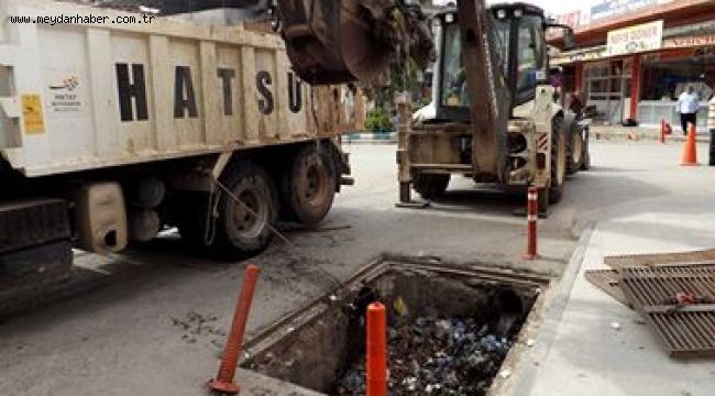 YAĞMUR SUYU HATLARINDAKİ ATIKLAR HAYRETE DÜŞÜRDÜ