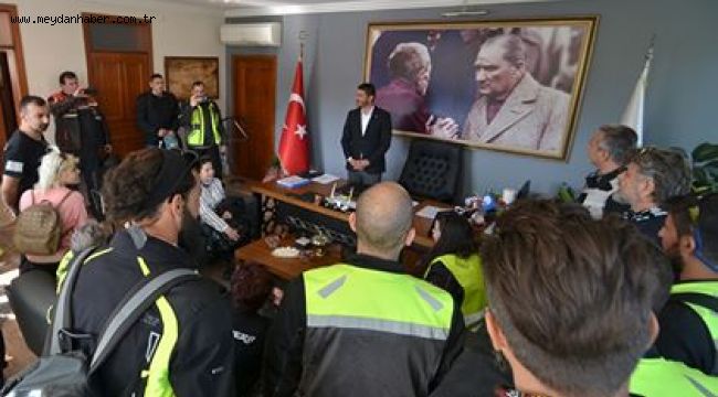 YUNAN MOTOSİKLET TUTKUNLARI FOÇA'DA MOLA VERDİ