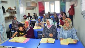 YUNUSEMRE İLE KUR'AN-I KERİM ÖĞRENİYORLAR