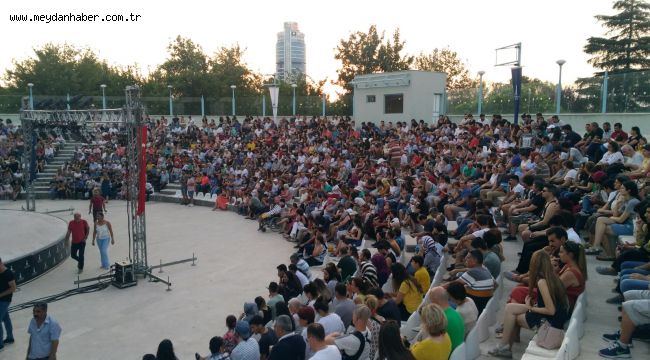 Açık havada tiyatro keyfi devam ediyor