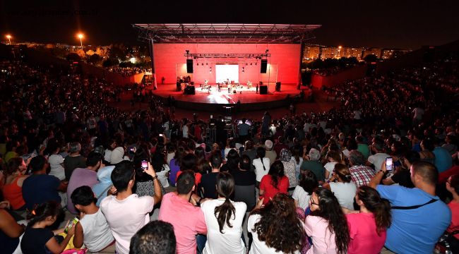 Aşık Veysel'de ustalar geçidi