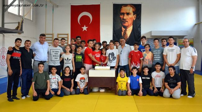 Başarı Ödüllendirildi 