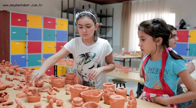 Bornova Belediyesi'nin hobi kurslarında yaz dönemi kurslarına yoğun ilgi