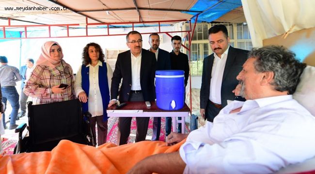 BÜYÜKŞEHİR'DEN İHTİYAÇ SAHİPLERİNE DÖRT ADET TEKERLEKLİ SANDALYE