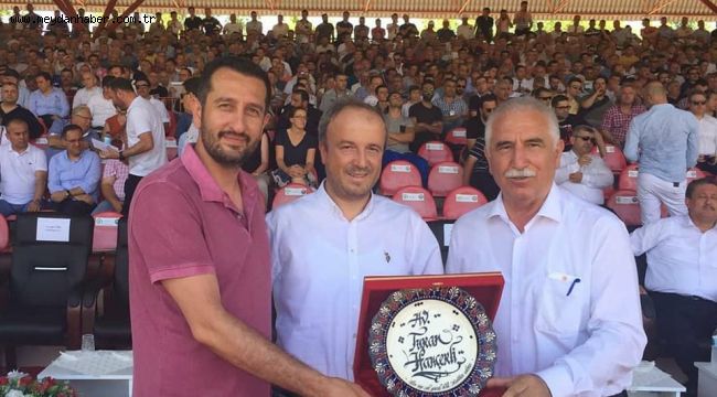 Demokrasiye katkılarından dolayı Turan Hançerli'ye anlamlı ödül