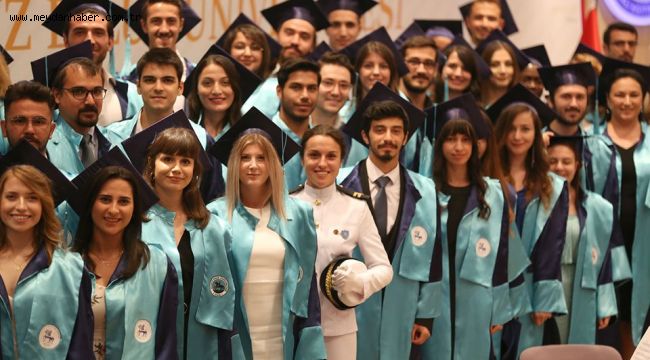 DEÜ'DE ORTAK MEZUNİYET HEYECANI